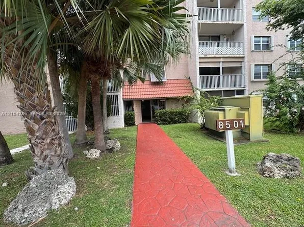 8501 NW 8th St, Miami, FL