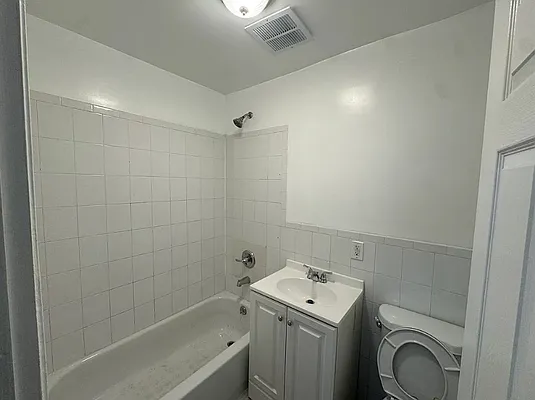 Bathroom, photo 1