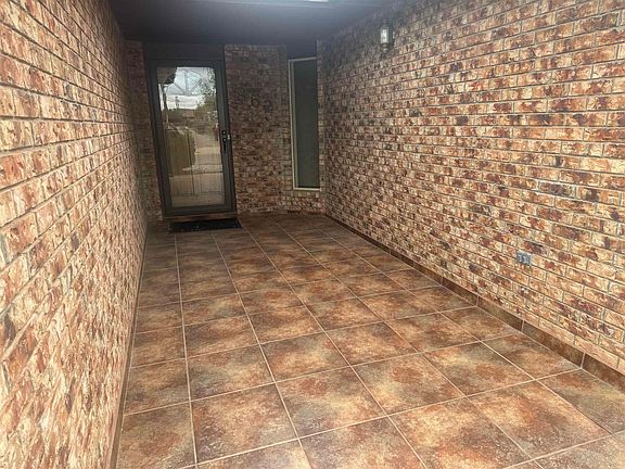 2nd image of 852 Sherwood Dr