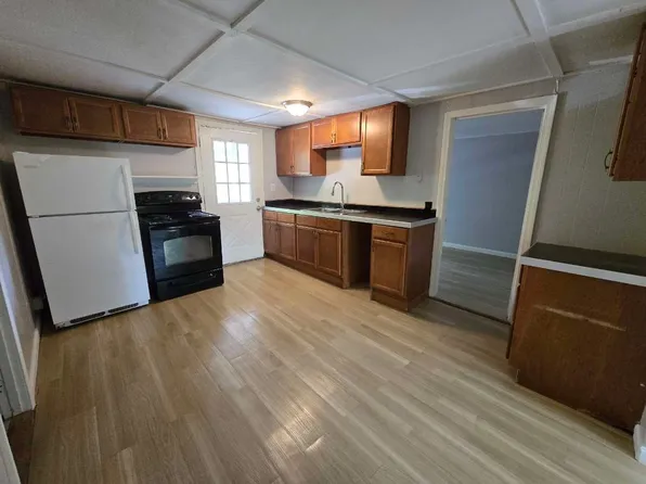 13 East Rd APT 6, Weare, NH 03281