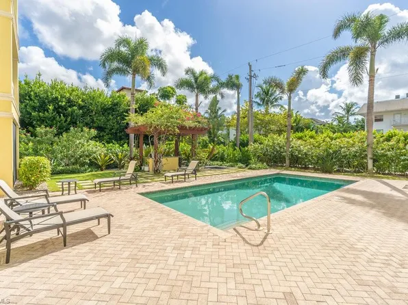 300 3rd Ave S #3, Naples, FL 34102