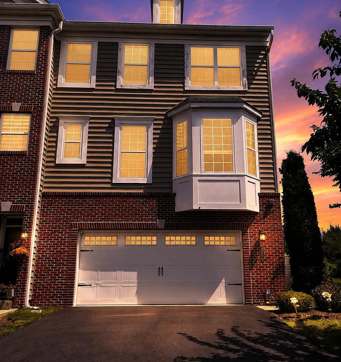 3 bed, 2.5 bath, 2736 sqft, $3,300 — Photo 1