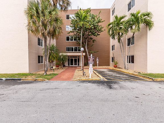 3rd image of 6930 Miami Gardens Drive #1-215