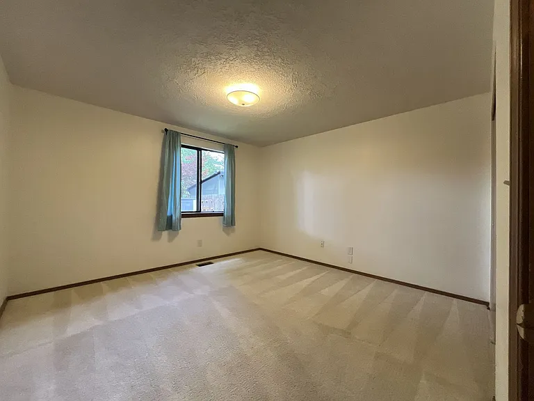 4825 SW Marigold St — Photo 25