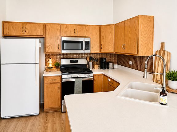 5th image of 8254 Auburn Ln