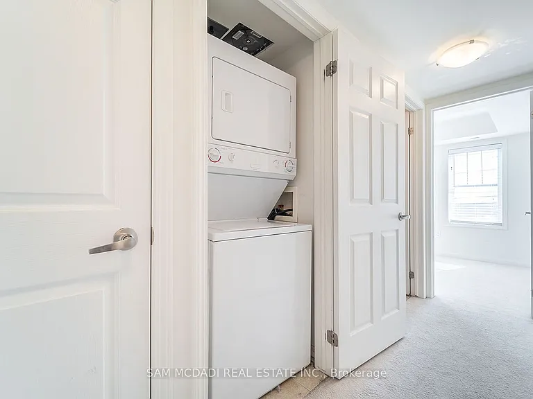639 Dundas St W #2 — Photo 22