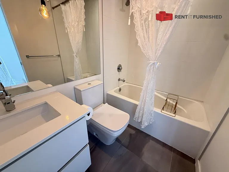 626 Alexander St — Photo 12