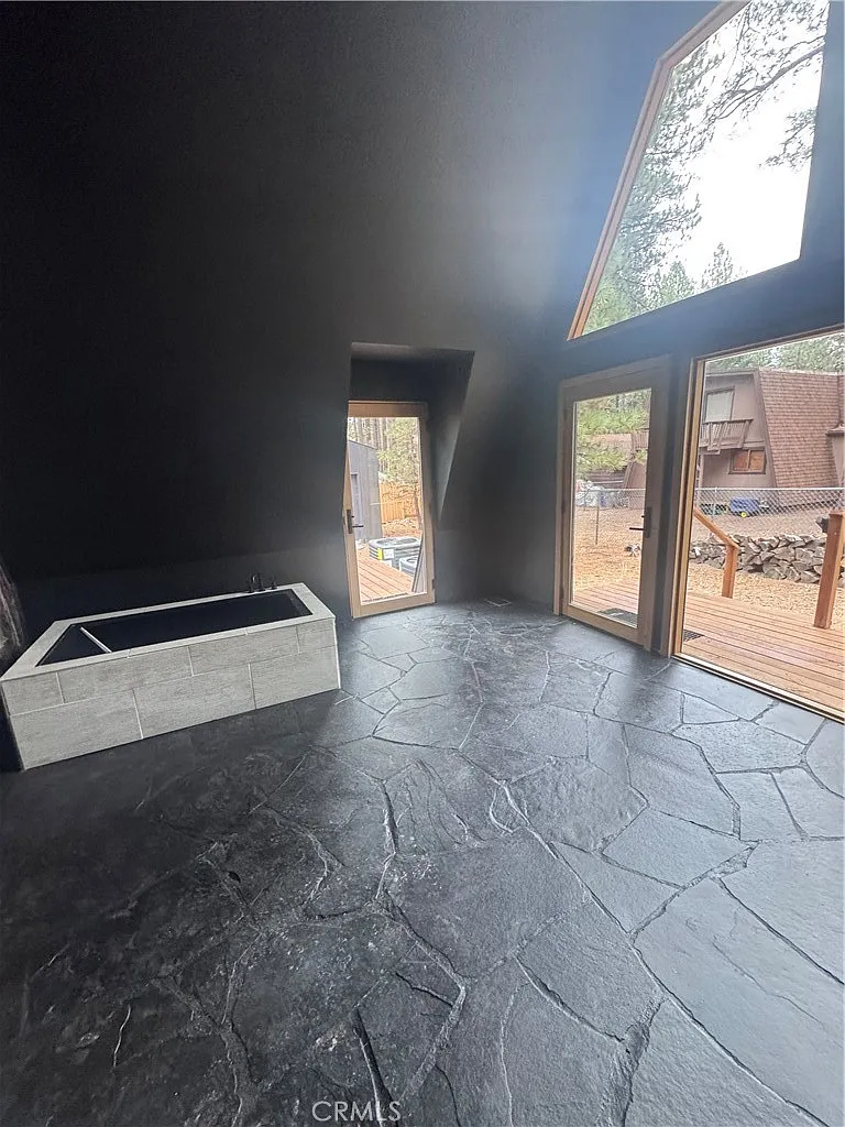 2 bed, 1621 sqft, $3,000 — Photo 4