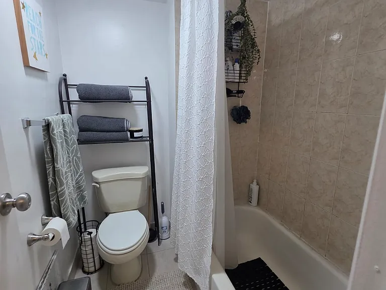 16278 Laurel Dr #202 — Photo 37