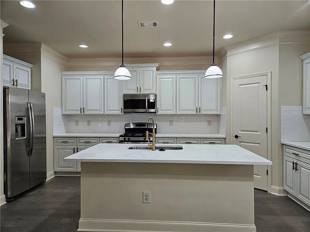 5 bed, 4.0 bath, 3225 sqft, $3,700 — Photo 4