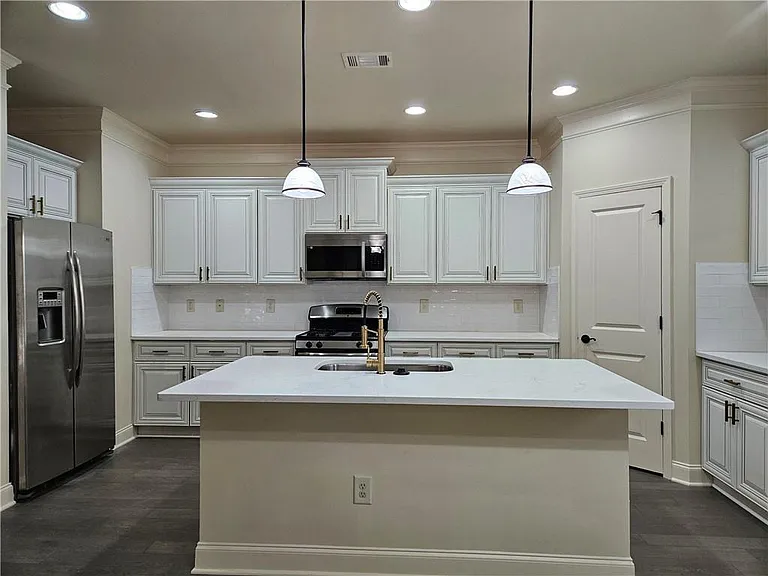 3155 Stonecrest Dr — Photo 4