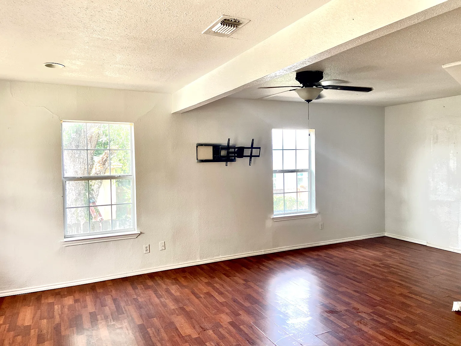 2 bed, 1000 sqft, $1,400 — Photo 2