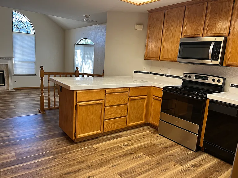 258 Hoffman Ave — Photo 4