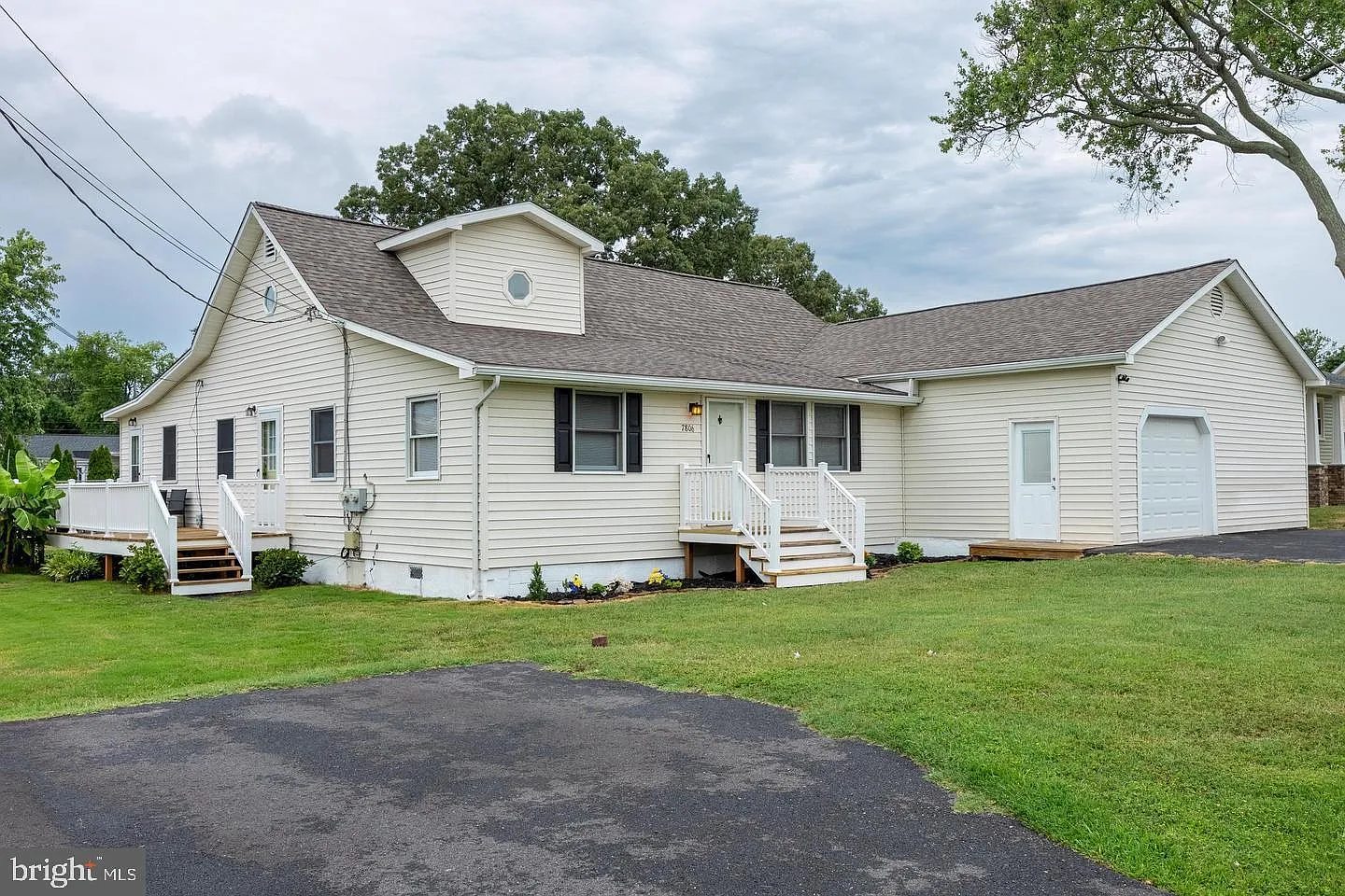 7806 Appletree Rd photo 1