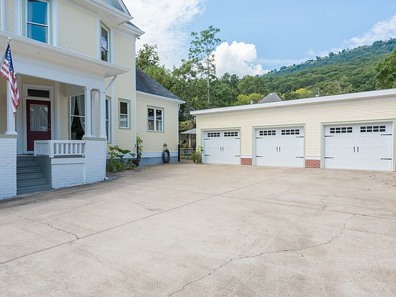 3rd image of 4411 Saint Elmo Ave