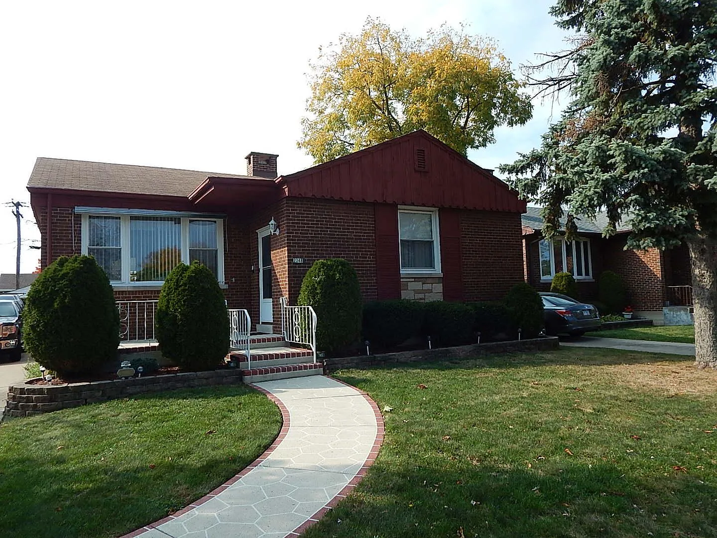 2348 Stratford Ave photo 1