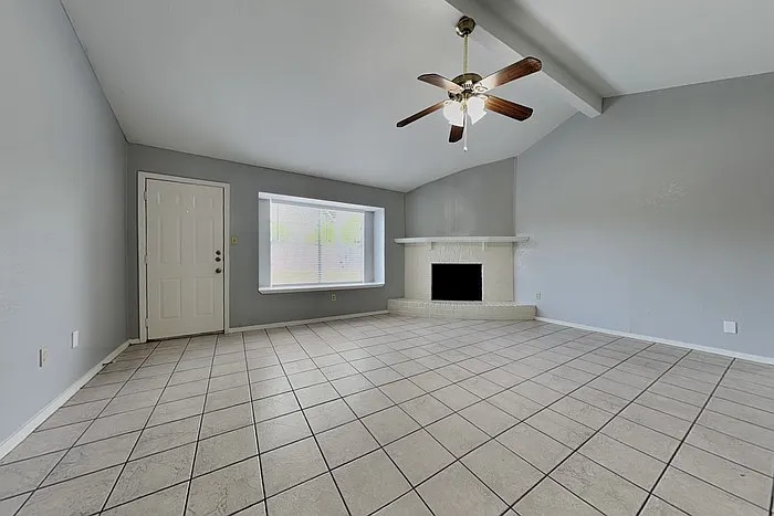 3 bed, 2.0 bath, 1639 sqft, $1,695 — Photo 3