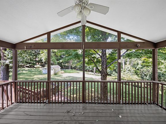 5th image of 1323 Howell Dr