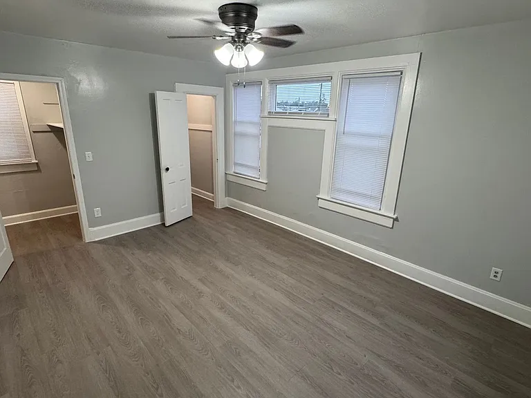 219 W 15th St — Photo 17
