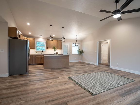 3rd image of 662 Copper Creek Ln