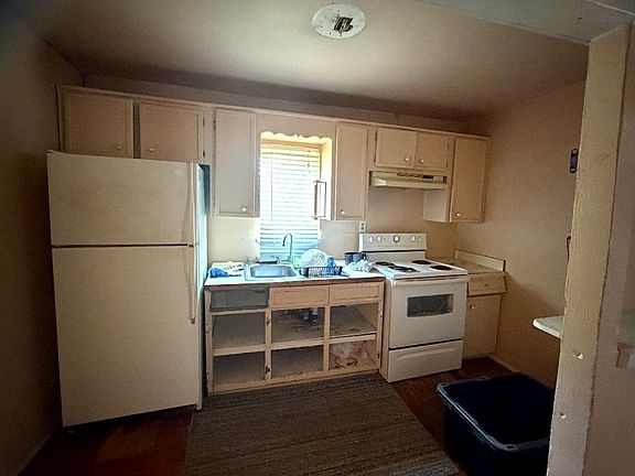 3rd image of 574 E Marshall St