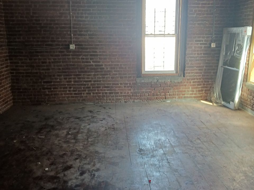 1st image of 7 S Clinton St