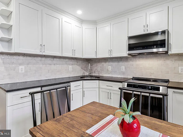 29 N St NW #1 — Photo 7