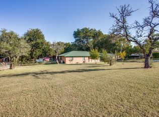 1401 Robyn Rd, Azle, TX 76020
