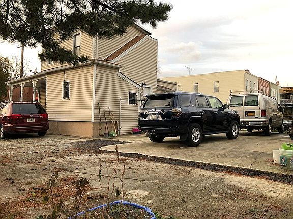 3rd image of 4028 Barnes Ave