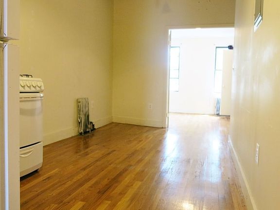 4th image of 190 Scholes St #3A
