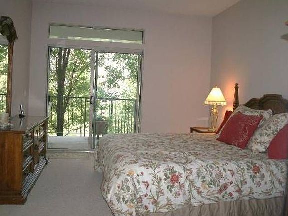 4th image of 3125 Town Square Dr Unit 101