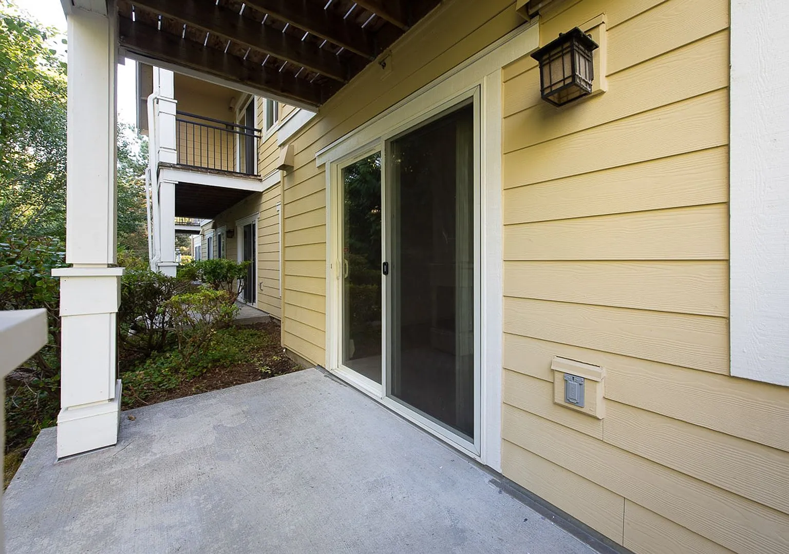 Fabulous Lakemont 2 Bed Condo for Lease! — Photo 2