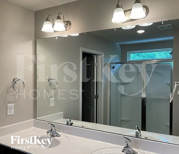 4 bed, 2.5 bath, 1841 sqft, $2,445 — Photo 3