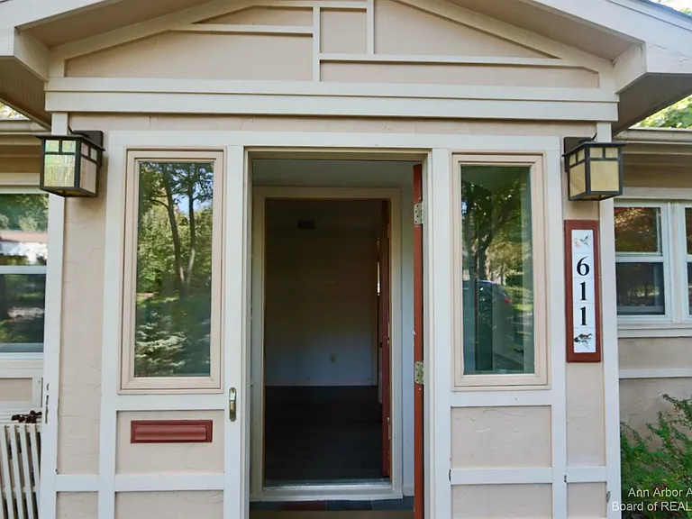 611 Robin Rd — Photo 5