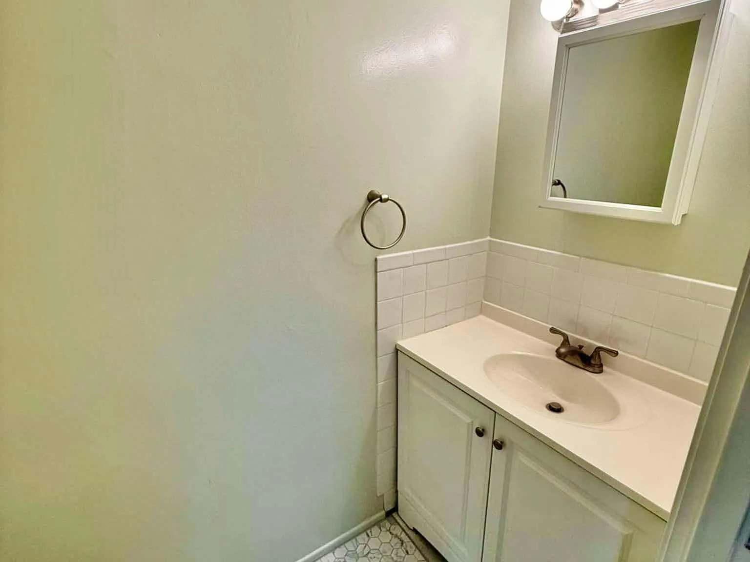 2 bed, 1.5 bath, 1100 sqft, $2,600 — Photo 3