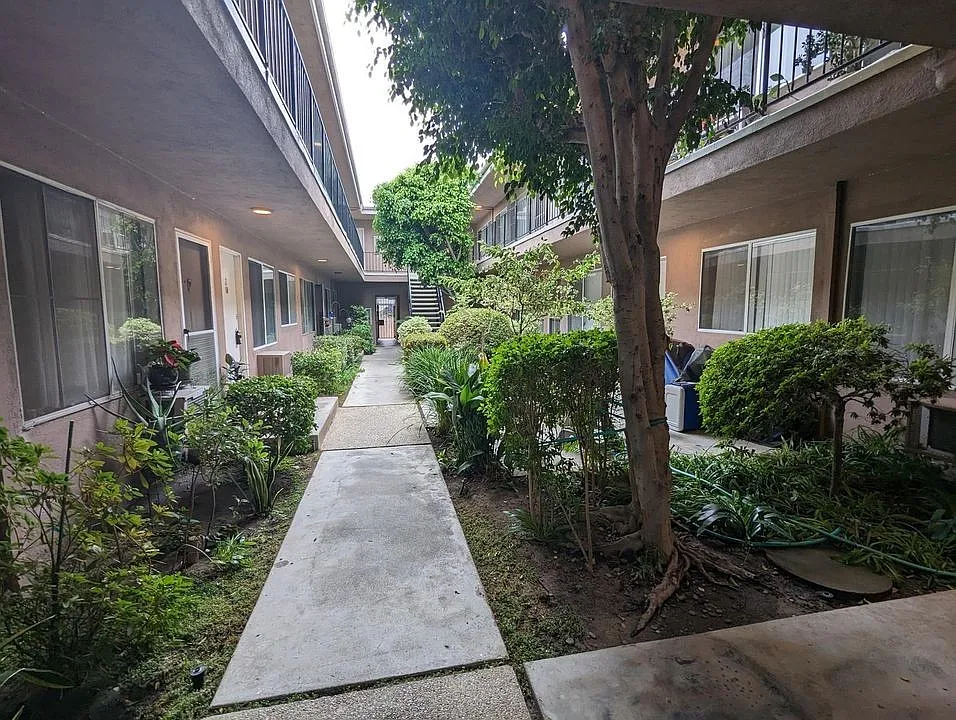 10776 Rose Avenue — Photo 3