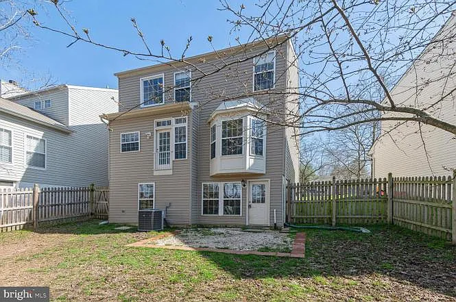 8322 Lyndhurst St — Photo 4