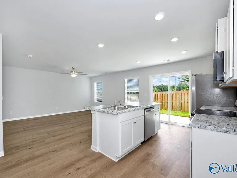 4121 Hudson Ct — Photo 5