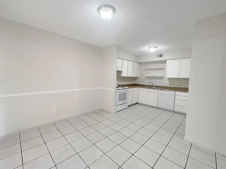 12023 Greenwood Forest Dr #B — Photo 6