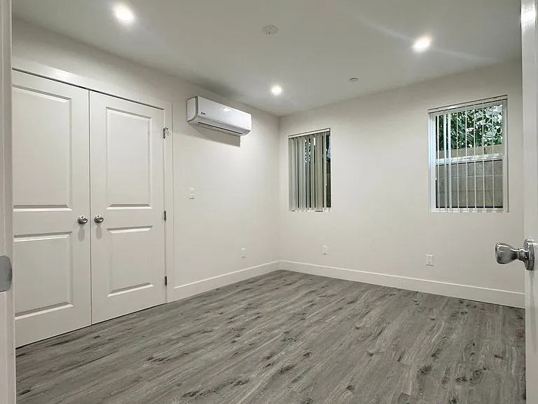 11512 Oxford Ave — Photo 41