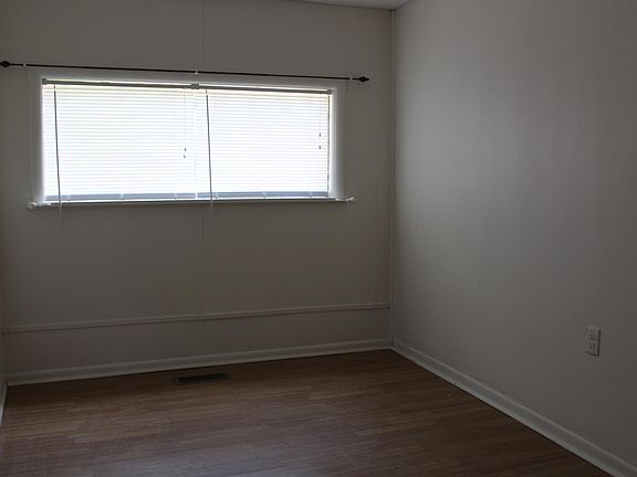4th image of 418 Woodward Ave APT 1