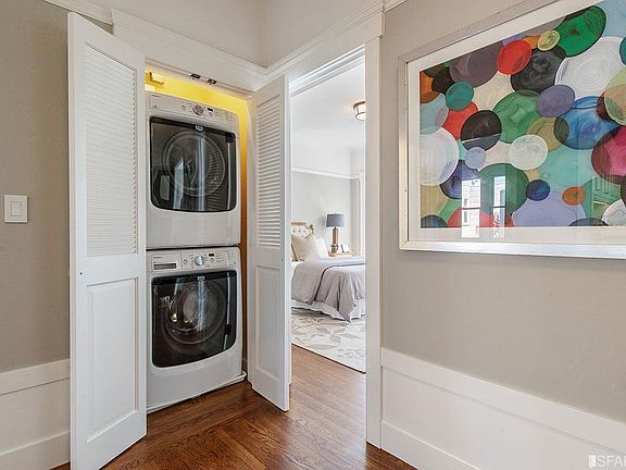 2nd image of 115 Ashbury St