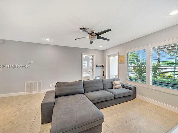 5th image of 1501 SW 35th Ter