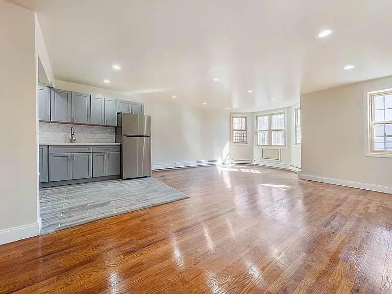 16 Roosevelt Pl #3 — Photo 5
