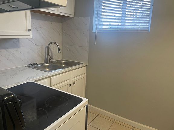 3rd image of 1009B Tuscaloosa St