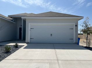 637 Grayson Ln, Seguin, TX 78155