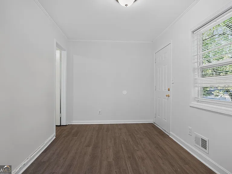 862 Slaton St — Photo 7