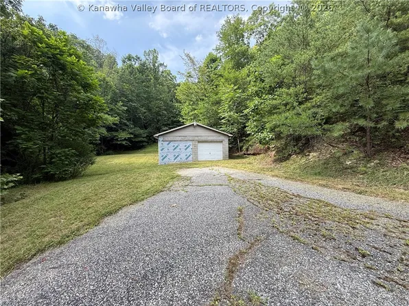 655 Drift Creek Rd, Genoa, WV 25517