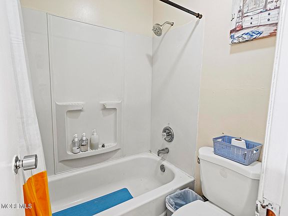 4th image of 54 Lincoln Ave #1