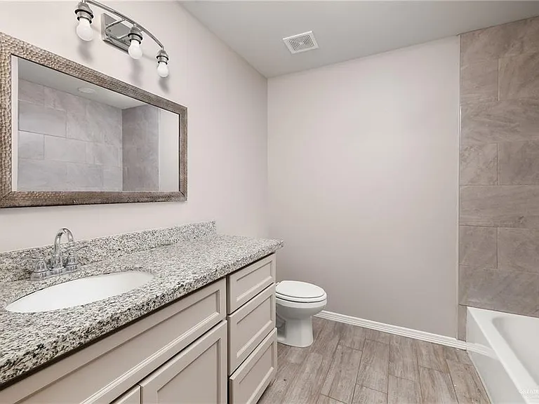 1105 W Kennedy St #9 — Photo 11